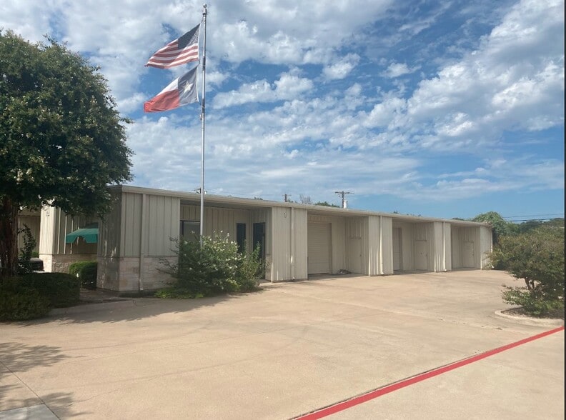 7513 Benbrook Pky, Benbrook, TX for lease - Building Photo - Image 2 of 12