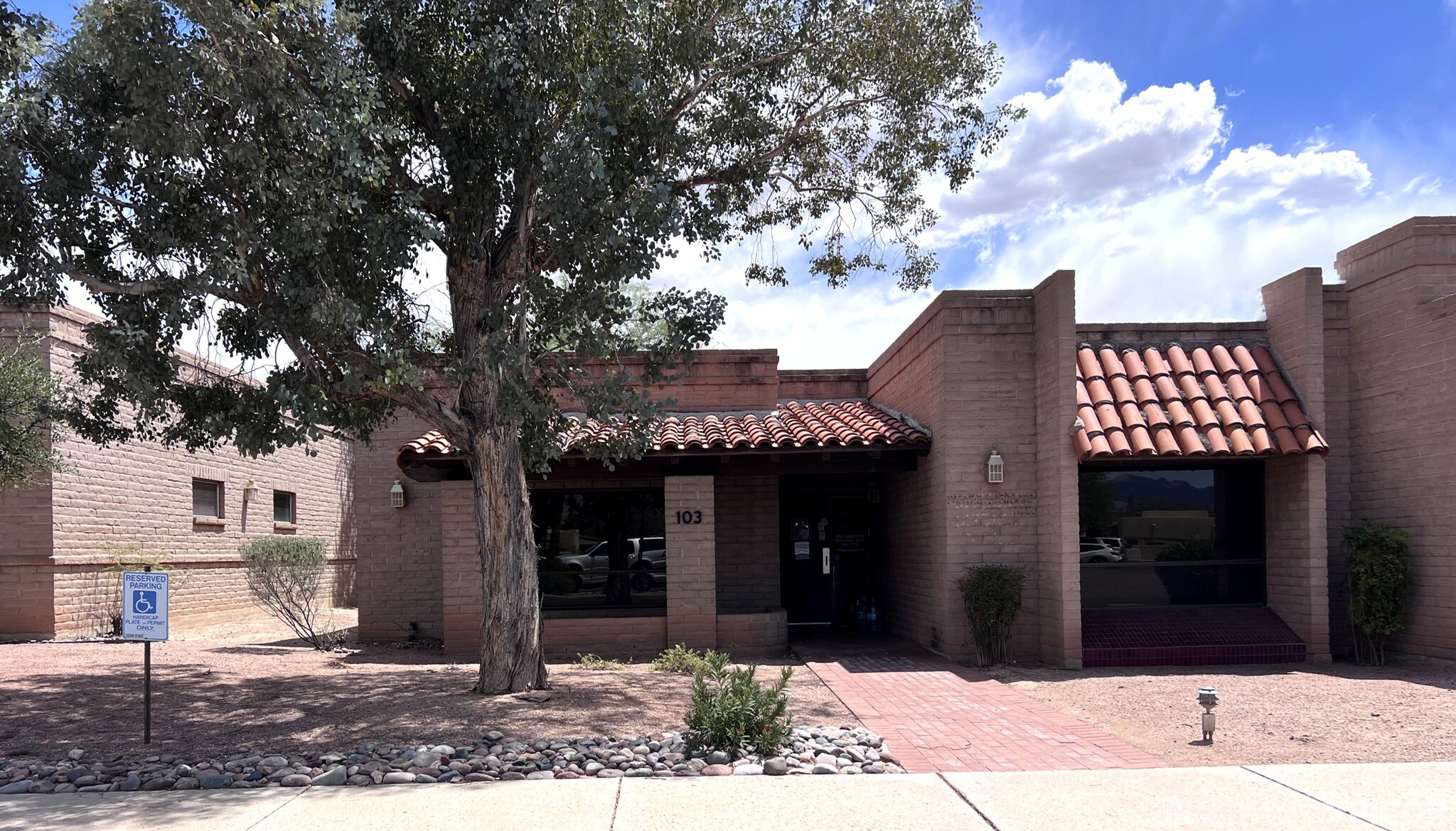 2121 N Beverly Ave, Tucson, AZ à louer Photo du bâtiment- Image 1 de 7