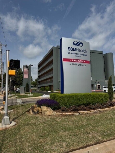 2801 Parklawn Dr, Midwest City, OK à louer - Photo du bâtiment - Image 2 de 40