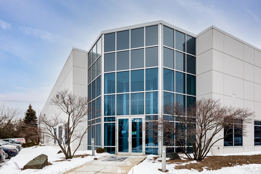 400 Medinah Rd, Roselle, IL à louer - Photo du bâtiment - Image 3 de 5