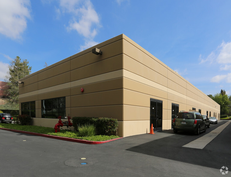 19 Spectrum Pointe Dr, Lake Forest, CA for lease - Building Photo - Image 3 of 4