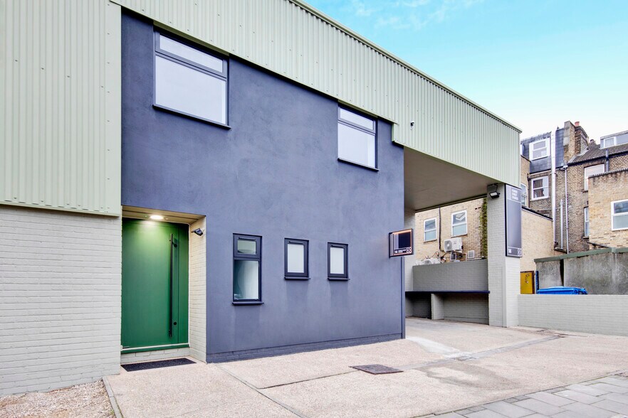 Ferrier St, Londres à louer - Photo du bâtiment - Image 2 de 16