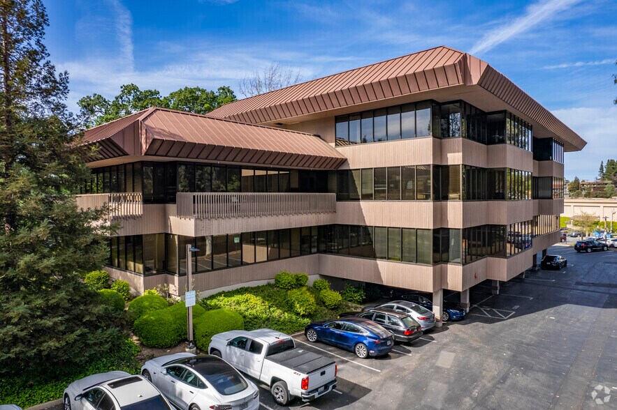 1440 Maria Ln, Walnut Creek, CA à louer - Photo du bâtiment - Image 3 de 8