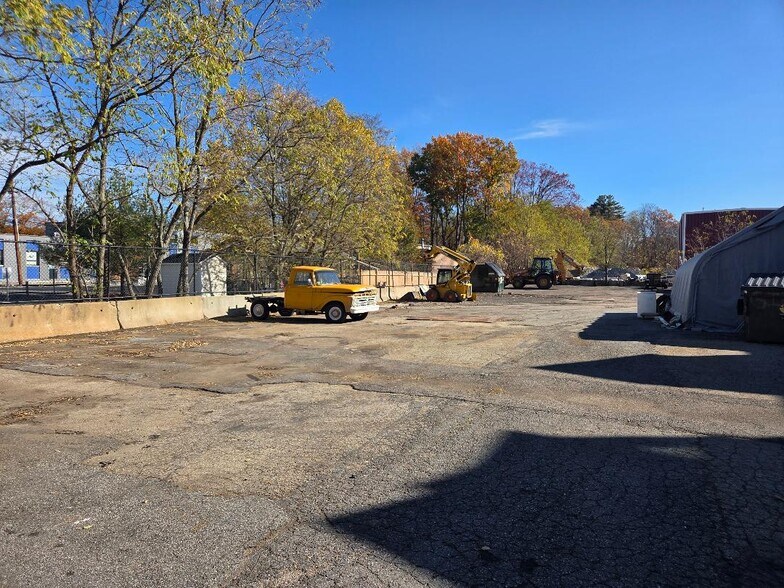 50 Union Ave, Sudbury, MA à louer - Photo du bâtiment - Image 2 de 6