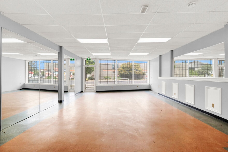 2518 Clearbrook Rd, Abbotsford, BC for lease - Building Photo - Image 3 of 34