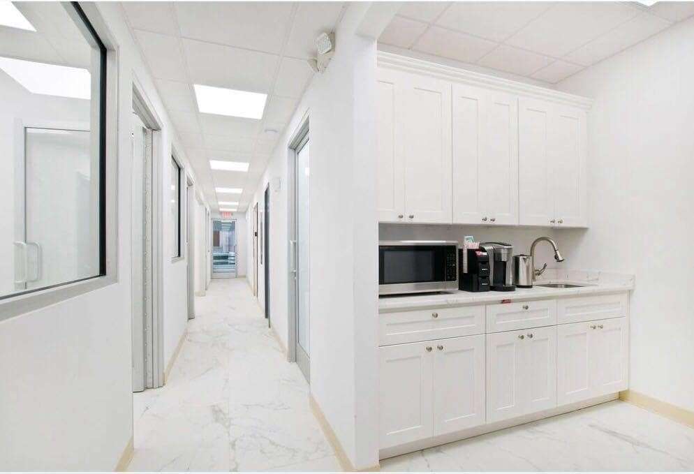 18 W 33rd St, New York, NY for lease Interior Photo- Image 1 of 7