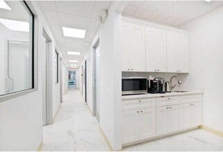 18 W 33rd St, New York, NY for lease Interior Photo- Image 1 of 7