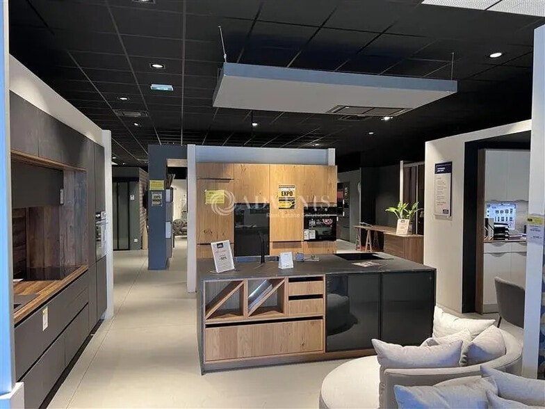 Retail in Anse for lease - Interior Photo - Image 2 of 6