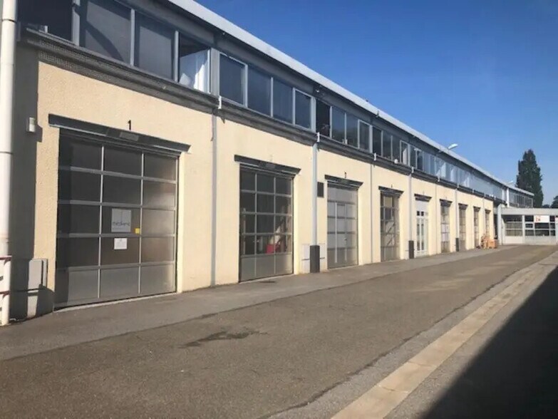 Flex in Plaisir for lease - Building Photo - Image 2 of 6