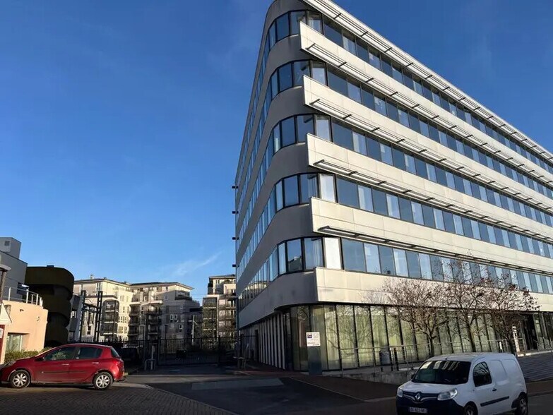 1 Rue Raoul Dautry, Ermont à louer - Photo du bâtiment - Image 2 de 38