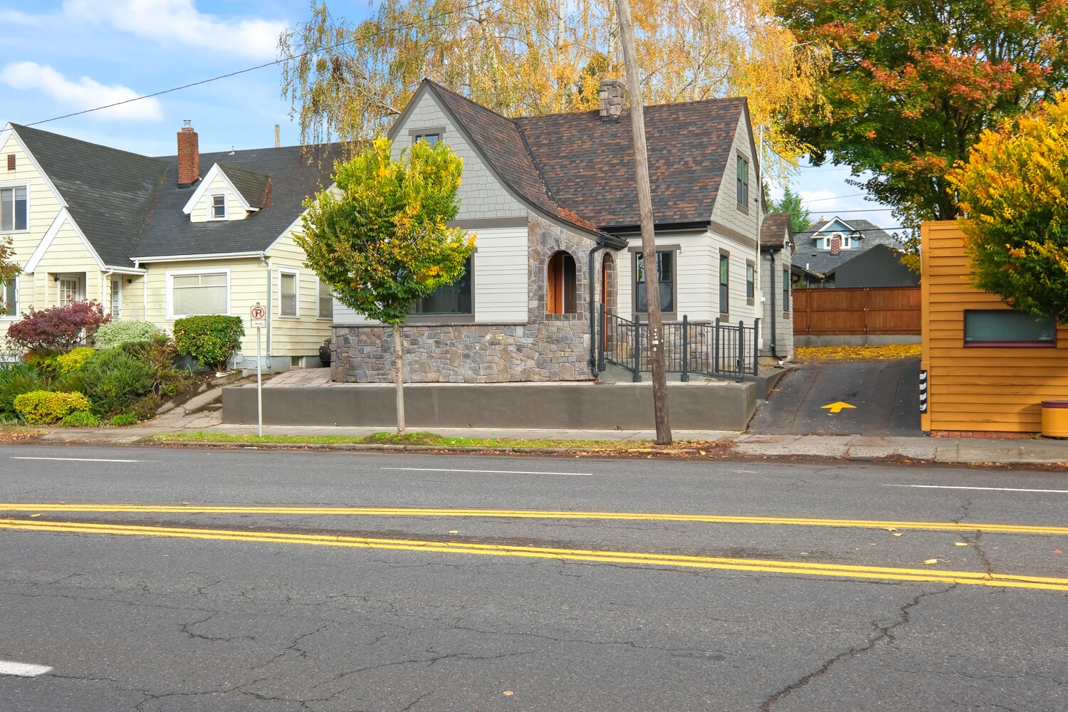 3033 NE Broadway St, Portland, OR for lease Primary Photo- Image 1 of 9