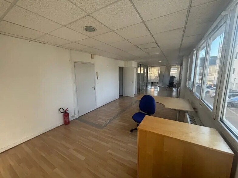 Office in Lattes for lease - Interior Photo - Image 3 of 9