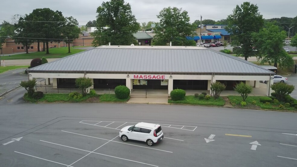 4501-4507 Fairway Ave, North Little Rock, AR for lease - Building Photo - Image 2 of 3