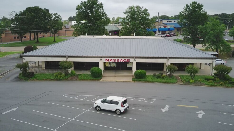 4501-4507 Fairway Ave, North Little Rock, AR à louer - Photo du bâtiment - Image 2 de 3