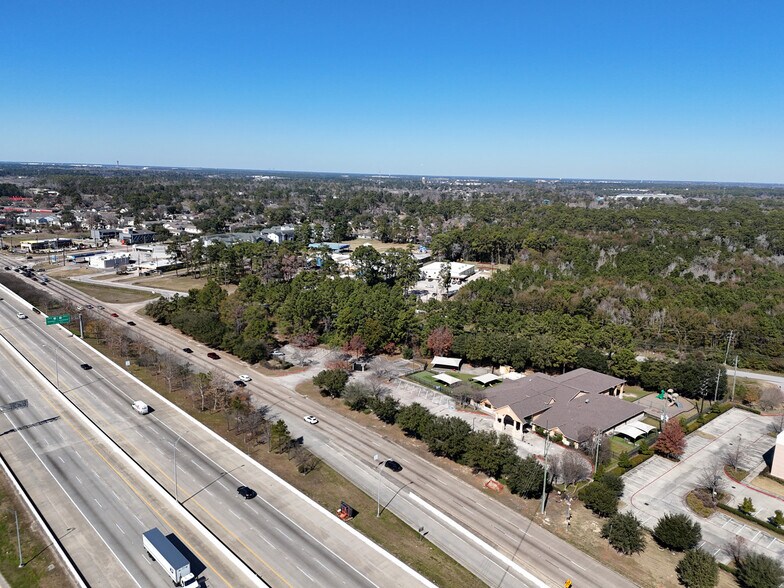 8221 N Sam Houston Pky E, Humble, TX à vendre - Photo du bâtiment - Image 3 de 8