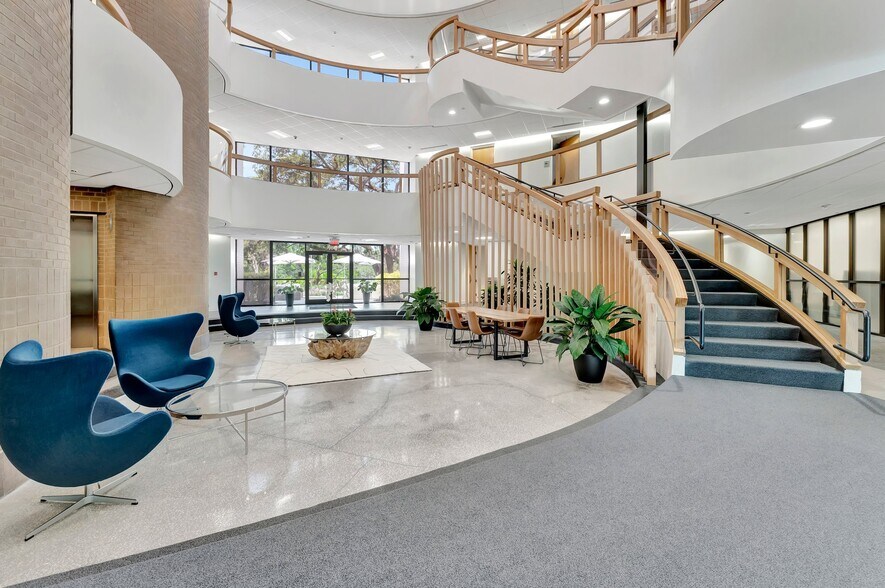 4904 Eisenhower Blvd, Tampa, FL à louer - Hall d’entrée - Image 2 de 13