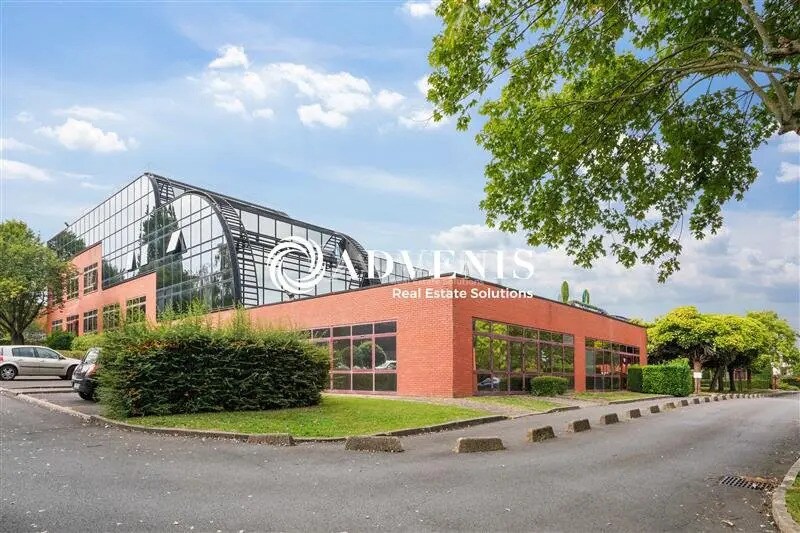 Bureau dans Champs-sur-Marne à louer - Photo du bâtiment - Image 1 de 8