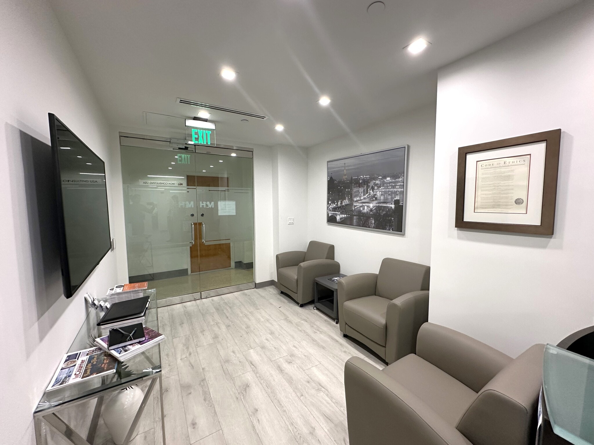 20803 Biscayne Blvd, Aventura, FL for lease Interior Photo- Image 1 of 10