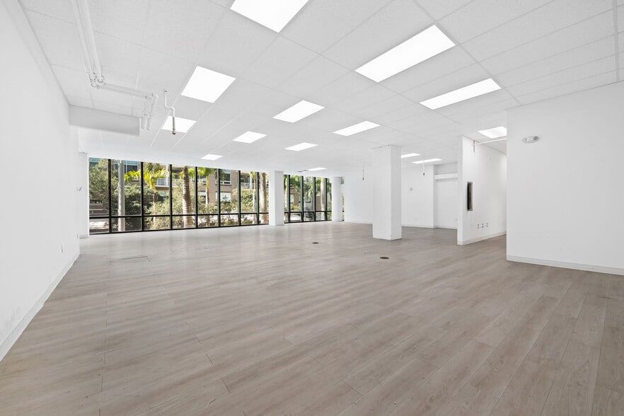 125 NE 32nd St, Miami, FL à louer - Photo du bâtiment - Image 3 de 21