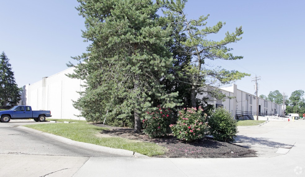 7960 Kentucky Dr, Florence, KY à louer - Photo du bâtiment - Image 2 de 2