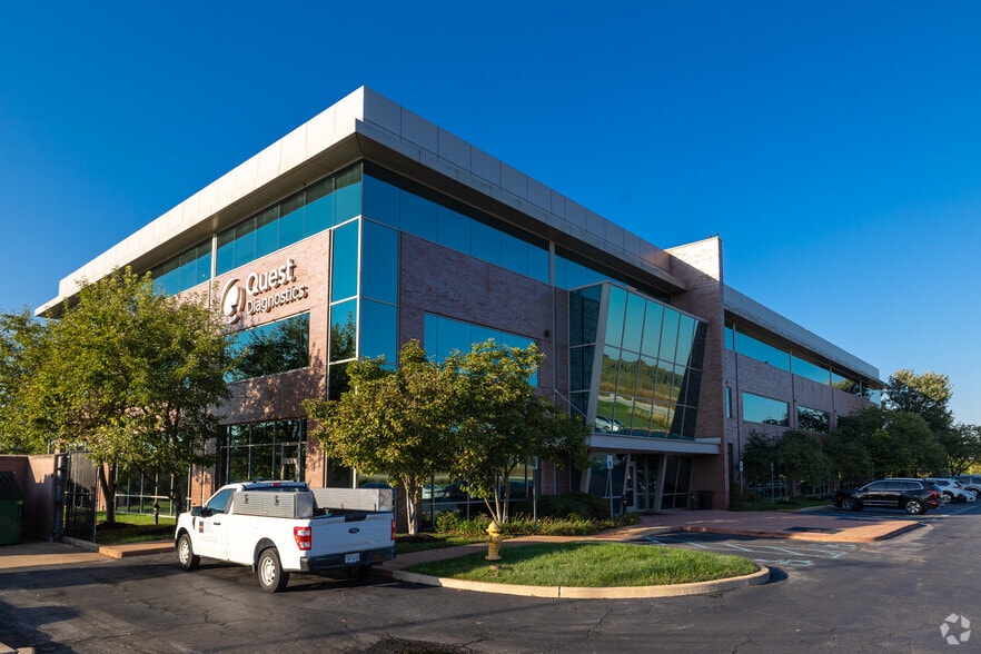 17300 N Outer Forty, Chesterfield, MO for lease - Building Photo - Image 2 of 6