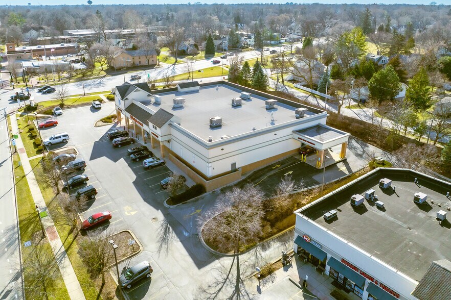 840 N Main St, Glen Ellyn, IL à vendre - Photo du bâtiment - Image 3 de 7