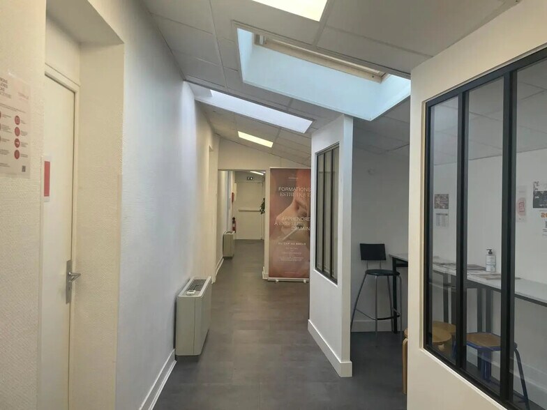 Bureau dans Bordeaux à louer - Photo du bâtiment - Image 2 de 21