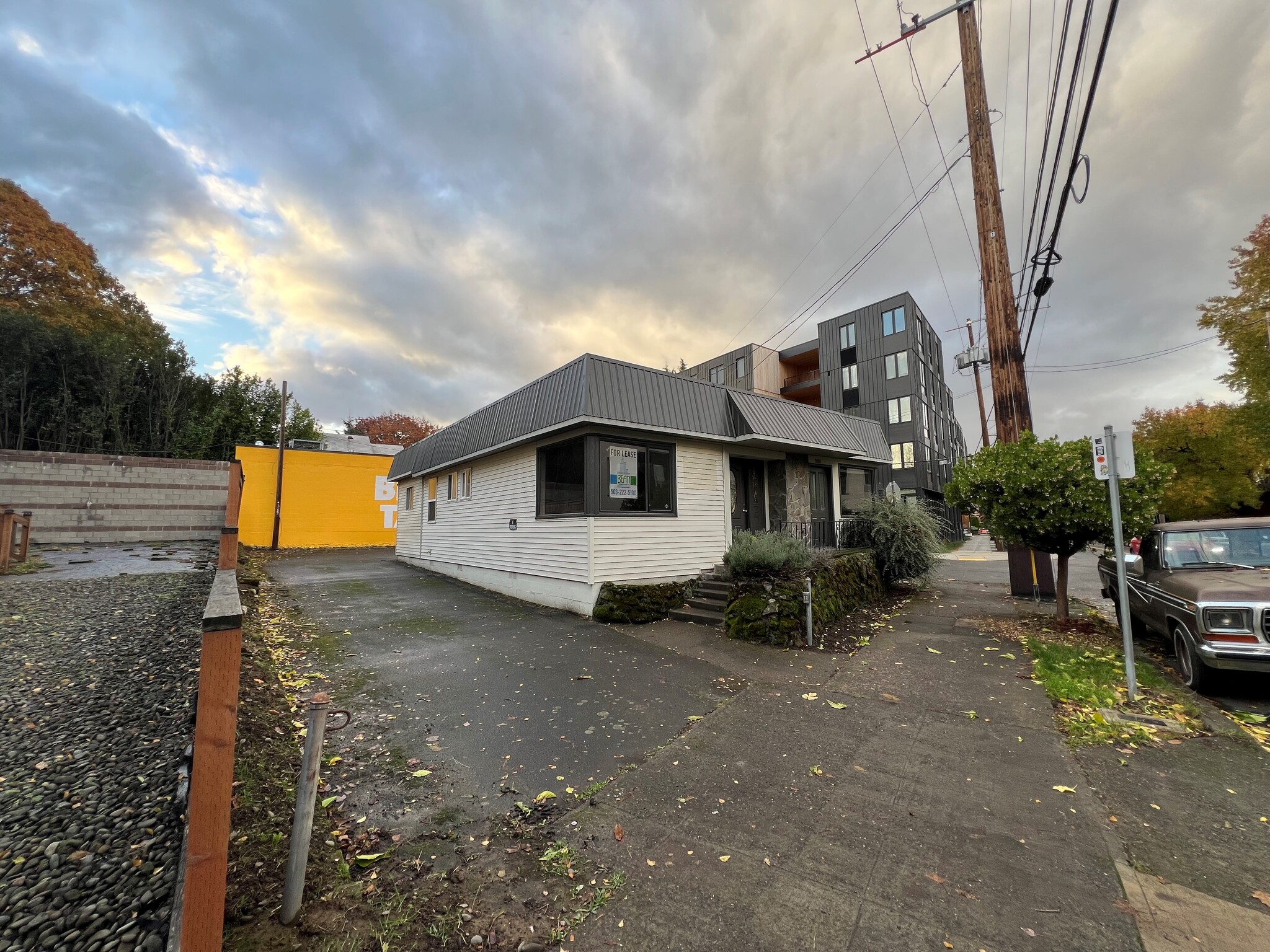 4305-4307 SE Milwaukie Ave, Portland, OR à louer Photo du bâtiment- Image 1 de 8
