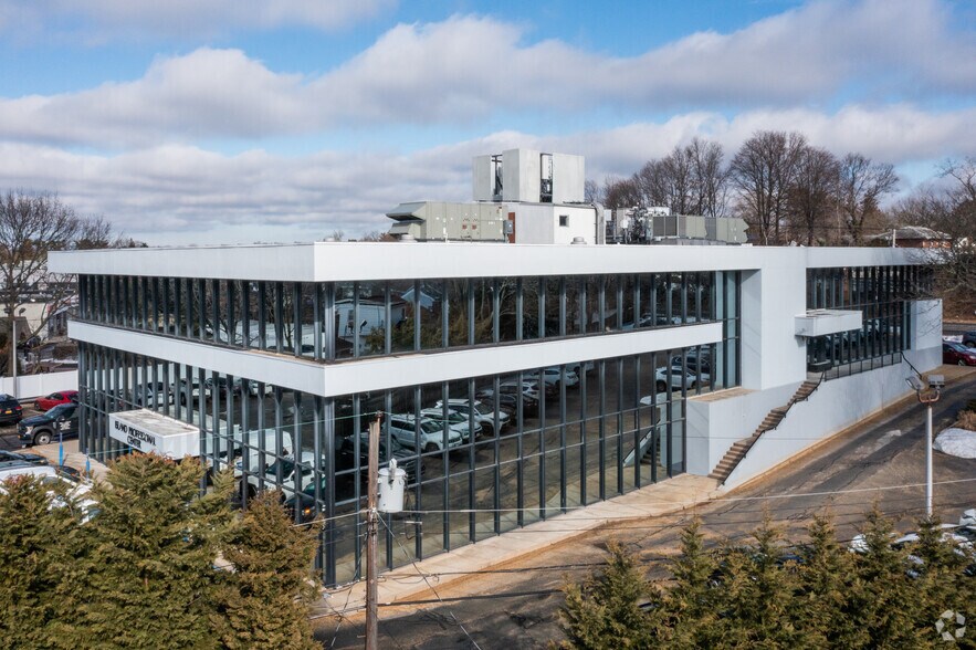 100 Manetto Hill Rd, Plainview, NY à louer - Photo du bâtiment - Image 1 de 16