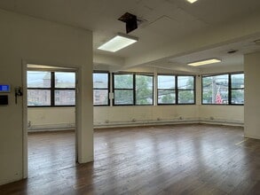 1 Great Neck Rd, Great Neck, NY for lease Interior Photo- Image 1 of 5