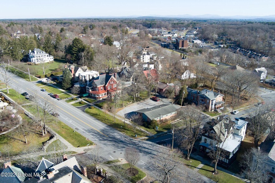 624 N Broadway, Saratoga Springs, NY à vendre - Aérien - Image 3 de 18