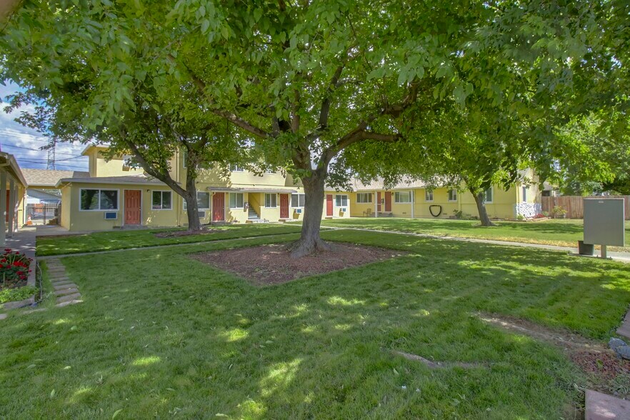 3728-3732 Lily St, Sacramento, CA à vendre - Photo du bâtiment - Image 3 de 43