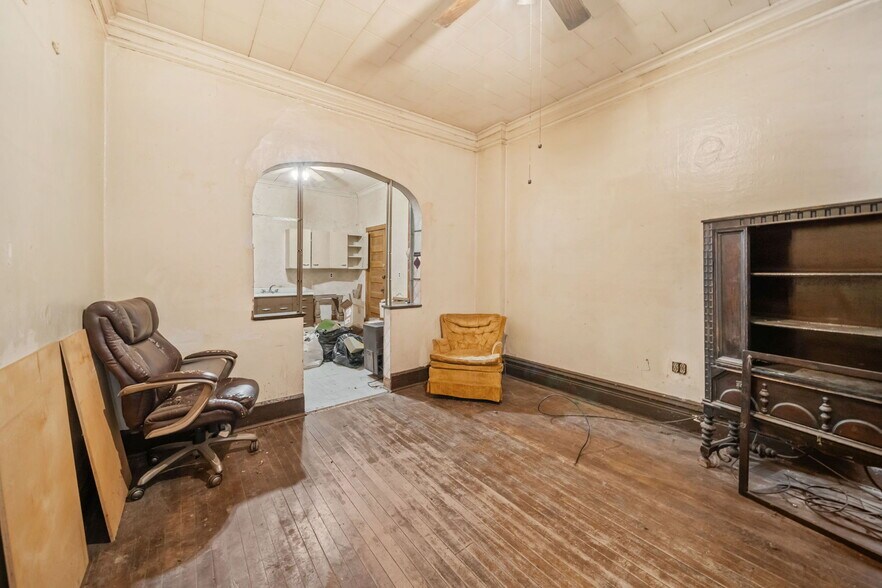 2236 W 19th St, Chicago, IL à vendre - Photo du bâtiment - Image 3 de 40