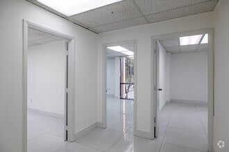 540 NW 165th St, Miami, FL for lease Interior Photo- Image 2 of 5