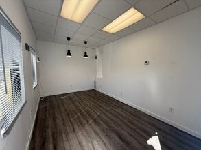 1922 NE 149th St, North Miami, FL for lease Building Photo- Image 1 of 2