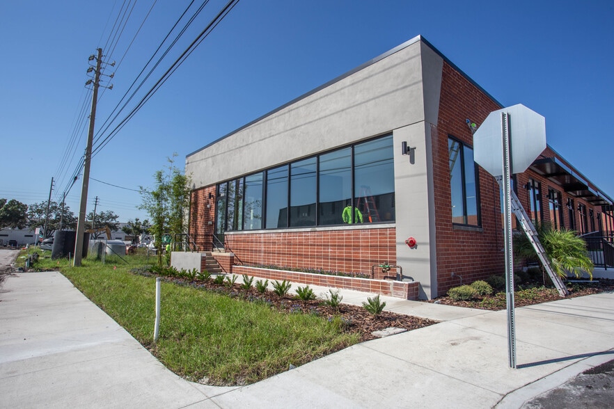 1900 Diversified Way, Orlando, FL for lease - Building Photo - Image 2 of 9