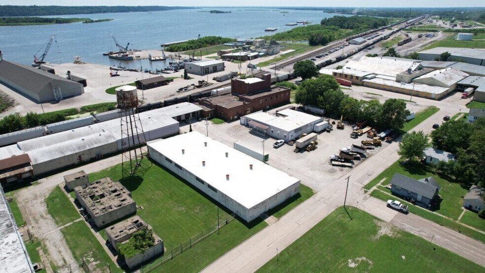 1810 Avenue O, Fort Madison, IA for sale - Building Photo - Image 2 of 4