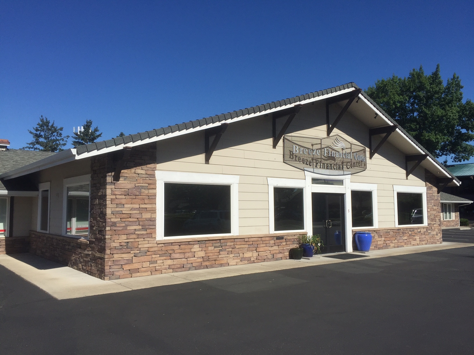 401 Crater Lake Ave, Medford, OR for sale Building Photo- Image 1 of 1