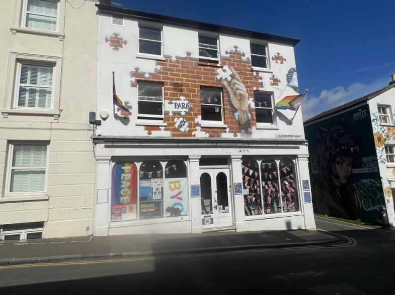 94 Gloucester Rd, Brighton à louer - Photo du bâtiment - Image 2 de 3