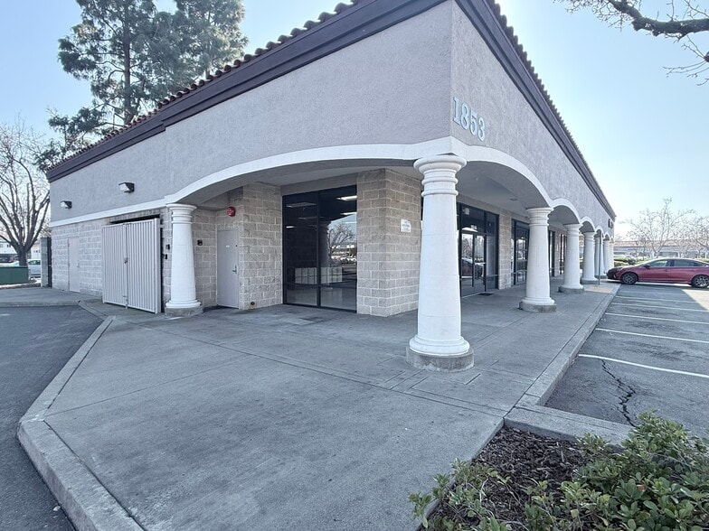 1701-1991 Monument Blvd, Concord, CA for lease - Building Photo - Image 2 of 10