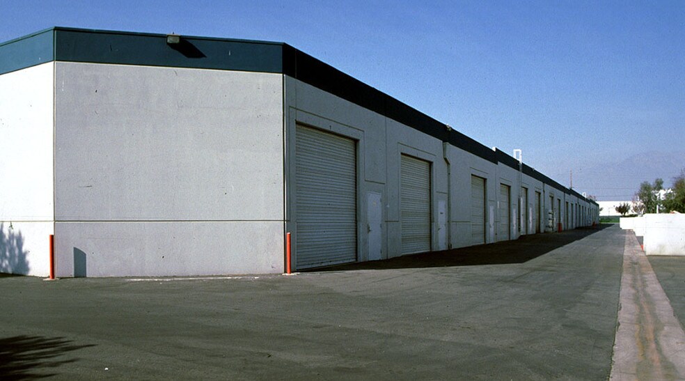 780 E Francis St, Ontario, CA à louer - Autre - Image 2 de 11
