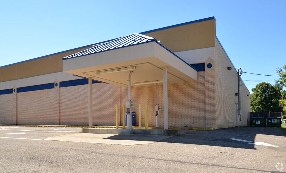 827 N Center St, Corry, PA à louer - Photo du bâtiment - Image 3 de 3