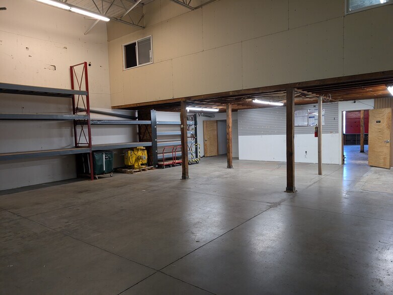 215 N Redwood Rd, North Salt Lake, UT à vendre - Photo du bâtiment - Image 3 de 67