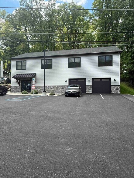 2686 S Pike Ave, Allentown, PA à louer - Photo du bâtiment - Image 1 de 6