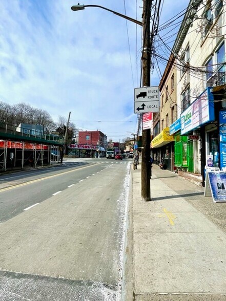 51 Victory Blvd, Staten Island, NY for sale - Building Photo - Image 3 of 5