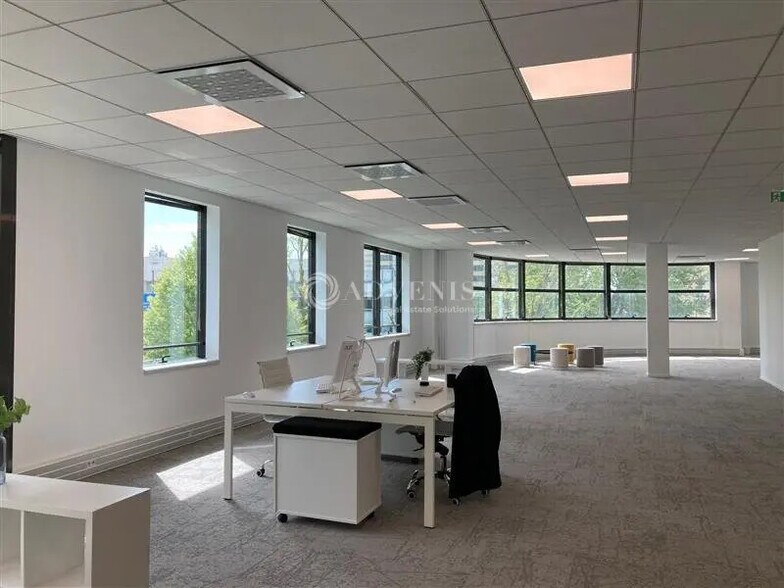 Bureau dans Vélizy-Villacoublay à louer - Photo du bâtiment - Image 2 de 5