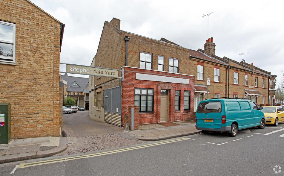 Stephendale Rd, Londres à louer - Photo du bâtiment - Image 3 de 16