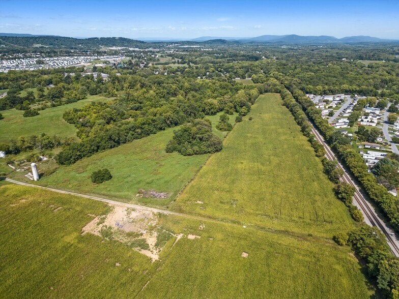 1715 Hedgesville Road, Martinsburg, WV à vendre - Photo du bâtiment - Image 3 de 8