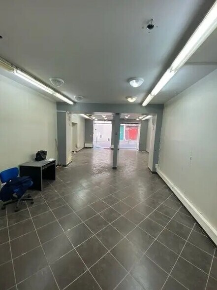 Retail in Paris for sale - Interior Photo - Image 2 of 8