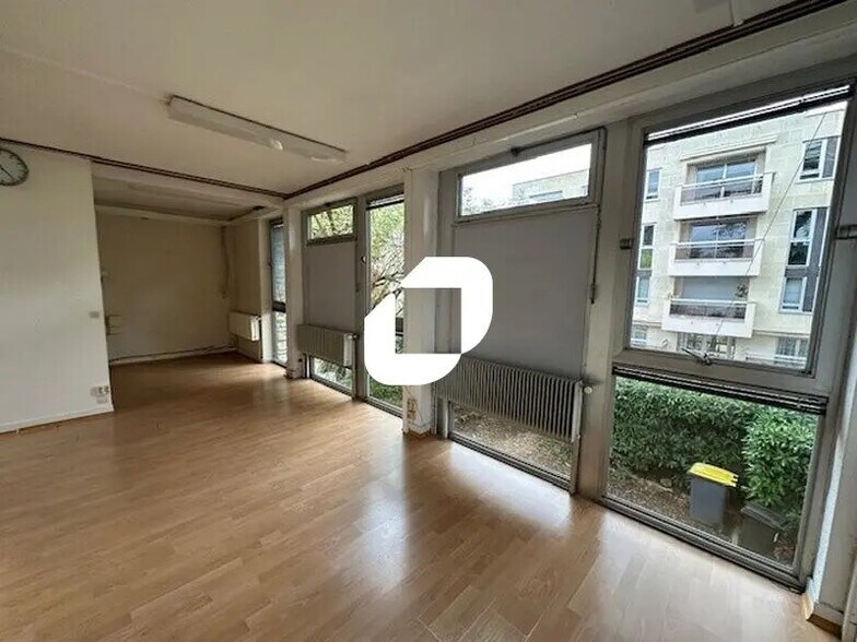 Office in Saint-Germain-en-Laye for sale - Interior Photo - Image 2 of 7